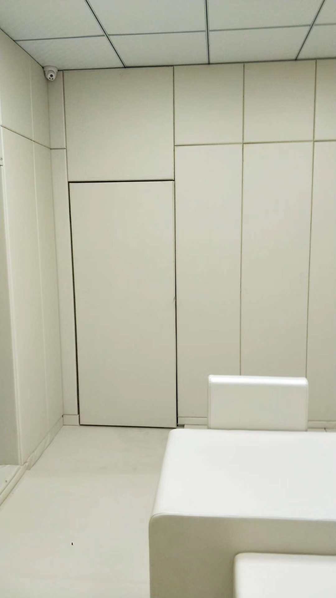 審訊室防撞軟包確保辦公順利，一些細節(jié)別遺漏